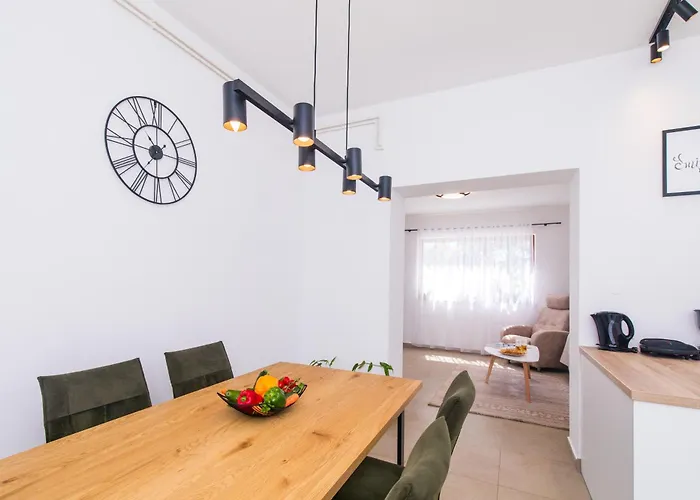 Daire Anemos Apartment, Town Krk